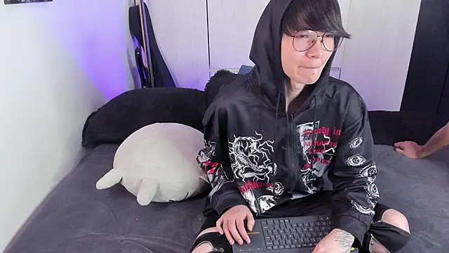 Aventure Twinks online show from 12-24-24, 02:33