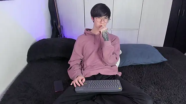 Aventure Twinks online show from 01-29-25, 05:24