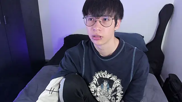 Aventure Twinks online show from 10-26-25, 03:23