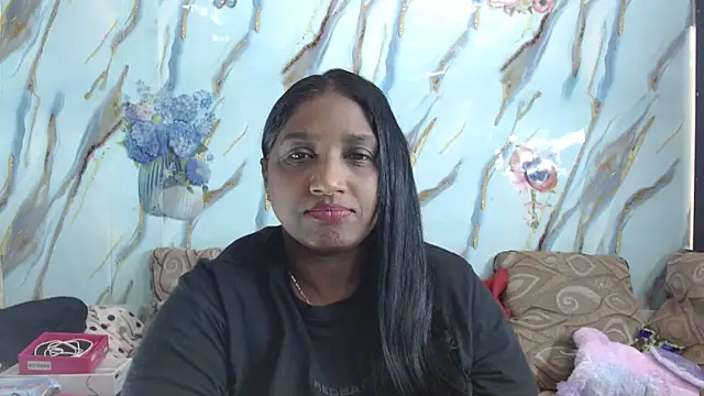 Snapshot of Indian_tracy chatting on 06-11-26, 08:34 Indian tracy online show from 06-11-26, 08:34