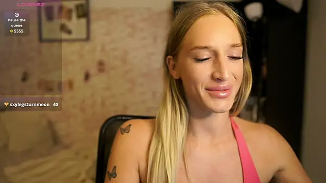 Nicolette  Shea  online show from 10-01-25, 08:20