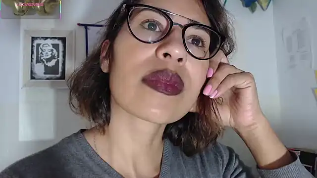 Snapshot of fantasty_nylon chatting on 03-13-25, 12:48 fantasty nylon online show from 03-13-25, 12:48