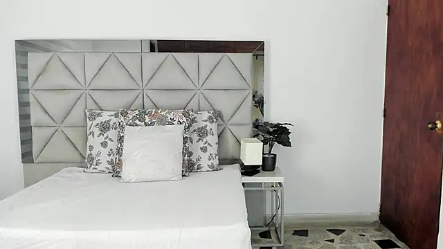 nina pons online show from 10-24-25, 10:39