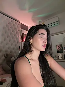 Snapshot of ZarahEvans chatting on 12-18-25, 08:04 ZarahEvans online show from 12-18-25, 08:04