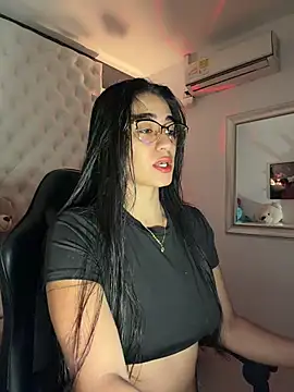 Snapshot of ZarahEvans chatting on 02-05-26, 09:30 ZarahEvans online show from 02-05-26, 09:30