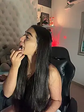 Snapshot of ZarahEvans chatting on 02-10-26, 07:40 ZarahEvans online show from 02-10-26, 07:40