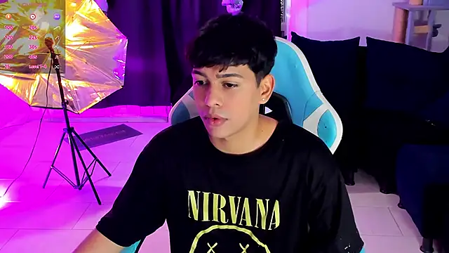 Snapshot of Franco_Rizzo_ chatting on 11-19-25, 12:32 Franco Rizzo online show from 11-19-25, 12:32