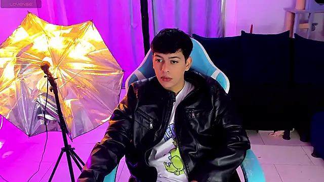 Snapshot of Franco_Rizzo_ chatting on 11-24-25, 08:08 Franco Rizzo online show from 11-24-25, 08:08