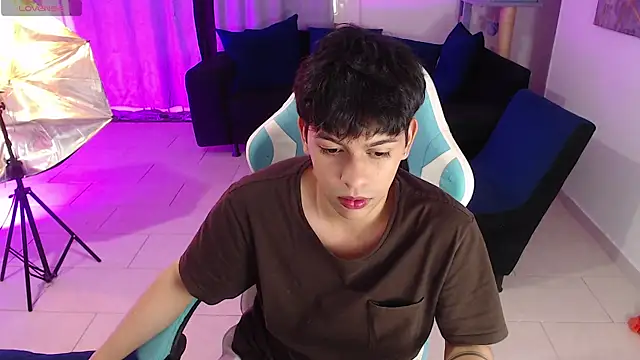 Snapshot of Franco_Rizzo_ chatting on 01-15-26, 08:23 Franco Rizzo online show from 01-15-26, 08:23