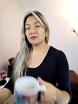 valeriahunter1 online show from 12-17-24, 06:45