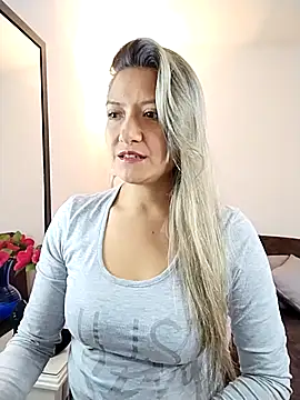 valeriahunter1 online show from 11-05-25, 10:21