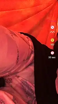 Snapshot of SmokeShow686 chatting on 12-21-24, 04:25 SmokeShow686 online show from 12-21-24, 04:25