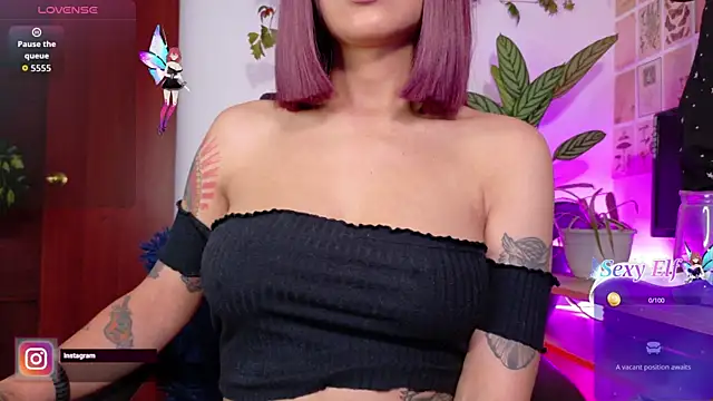 Snapshot of Yeriawaddell_ chatting on 12-17-25, 12:05 Yeriawaddell online show from 12-17-25, 12:05