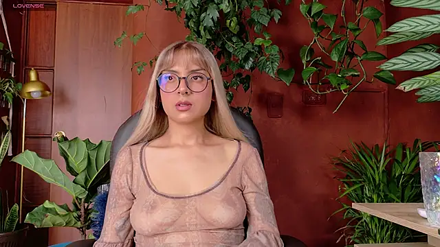 Snapshot of Yeriawaddell_ chatting on 05-19-26, 08:48 Yeriawaddell online show from 05-19-26, 08:48