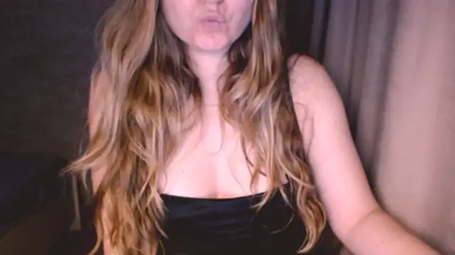 Snapshot of fiona_cute_2 chatting on 10-19-25, 07:36 fiona cute 2 online show from 10-19-25, 07:36