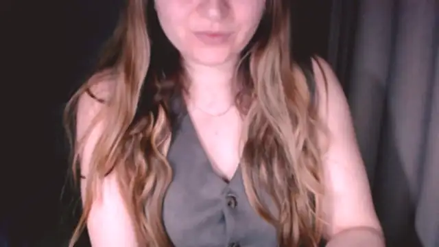 Snapshot of fiona_cute_2 chatting on 04-20-26, 07:15 fiona cute 2 online show from 04-20-26, 07:15