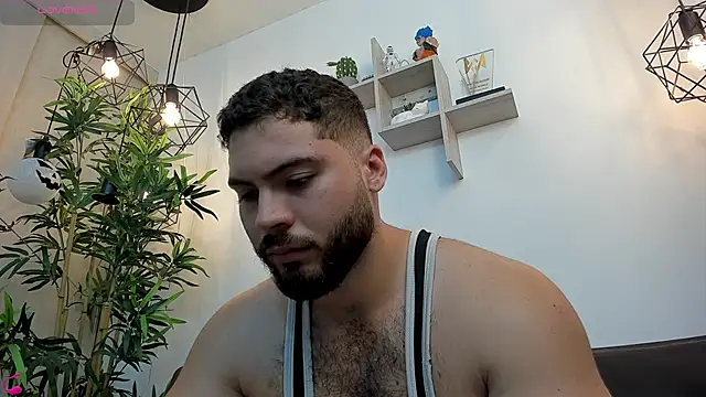 Snapshot of SebastianVilla_ chatting on 11-07-25, 10:32 SebastianVilla online show from 11-07-25, 10:32