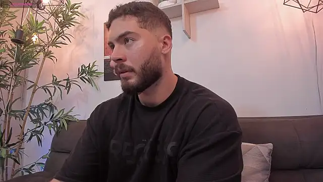 Snapshot of SebastianVilla_ chatting on 11-27-25, 12:35 SebastianVilla online show from 11-27-25, 12:35