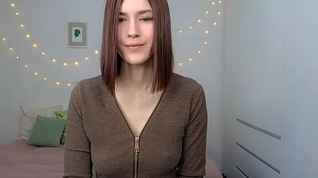 Snapshot of AliciaNewell chatting on 06-14-26, 04:58 AliciaNewell online show from 06-14-26, 04:58