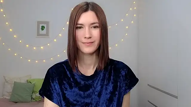 Snapshot of AliciaNewell chatting on 06-15-26, 05:20 AliciaNewell online show from 06-15-26, 05:20