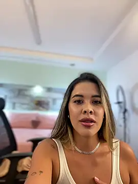 Snapshot of Emilia_Bakerr chatting on 01-07-25, 06:14 Emilia Bakerr online show from 01-07-25, 06:14