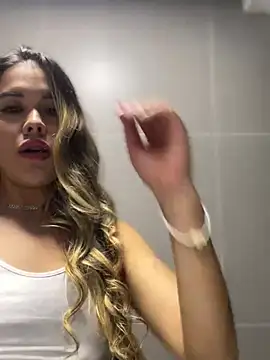 Snapshot of Emilia_Bakerr chatting on 01-08-25, 09:34 Emilia Bakerr online show from 01-08-25, 09:34