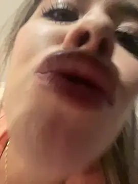 Snapshot of Emilia_Bakerr chatting on 02-05-25, 06:26 Emilia Bakerr online show from 02-05-25, 06:26