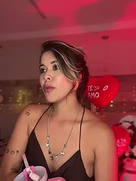 Snapshot of Emilia_Bakerr chatting on 02-14-25, 09:21 Emilia Bakerr online show from 02-14-25, 09:21