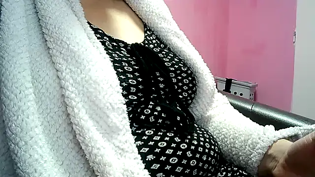 Snapshot of Lucinka1 chatting on 12-08-24, 07:00 Lucinka1 online show from 12-08-24, 07:00