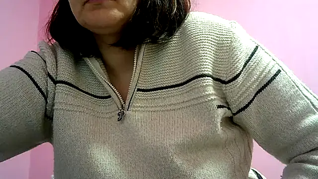 Snapshot of Lucinka1 chatting on 12-16-24, 03:22 Lucinka1 online show from 12-16-24, 03:22