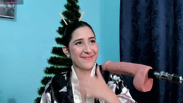 Snapshot of Antonella_cutee chatting on 12-15-24, 04:40 Antonella cutee online show from 12-15-24, 04:40
