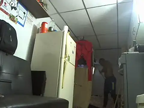 Snapshot of hugo3918_ chatting on 01-08-25, 10:48 hugo3918 online show from 01-08-25, 10:48