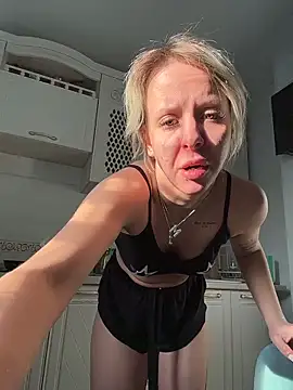 LikaCat online show from 02-06-26, 04:06