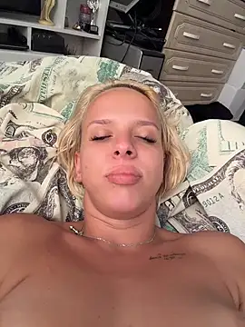 Snapshot of LikaCat chatting on 07-07-26, 07:23 LikaCat online show from 07-07-26, 07:23
