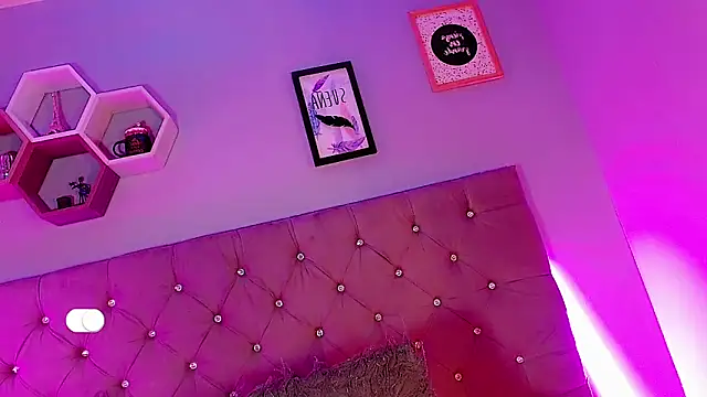 Ashlycuute online show from 12-08-24, 01:46