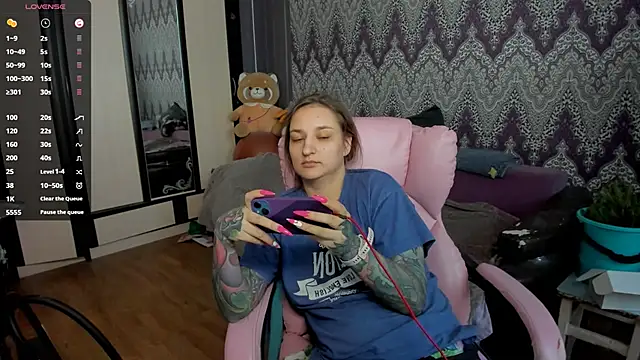 Snapshot of AlexRacc00n chatting on 01-21-25, 06:00 AlexRacc00n online show from 01-21-25, 06:00