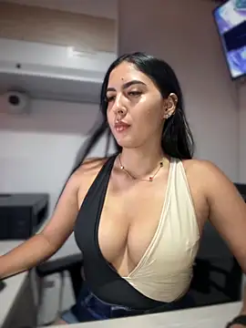 MarianaBenz online show from 10-04-25, 09:46