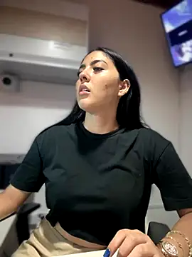 MarianaBenz online show from 11-18-25, 01:55