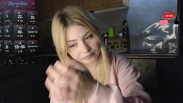 Snapshot of shy_blondiee chatting on 05-18-26, 09:31 shy blondiee online show from 05-18-26, 09:31