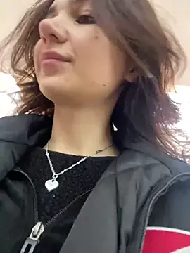 QuitieLia online show from 12-10-24, 08:19