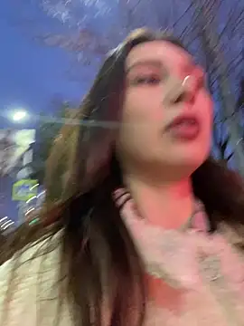 QuitieLia online show from 12-19-24, 02:13