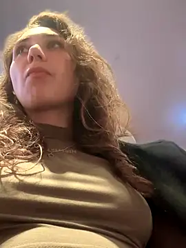 QuitieLia online show from 10-10-25, 08:46