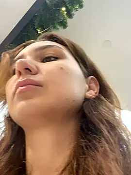 QuitieLia online show from 11-26-25, 08:26