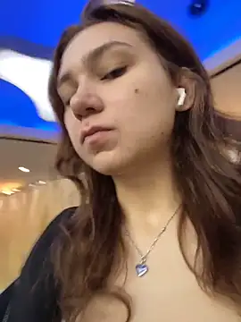 QuitieLia online show from 01-08-26, 08:27