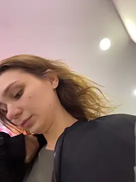 QuitieLia online show from 02-16-26, 01:18