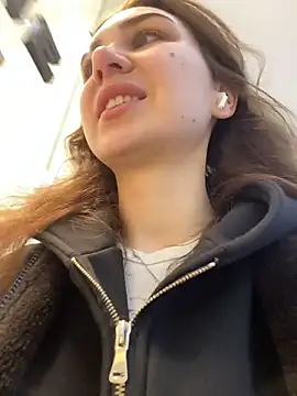 QuitieLia online show from 03-22-26, 07:23