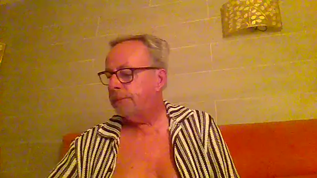 tuggy59 online show from 07-09-26, 04:05