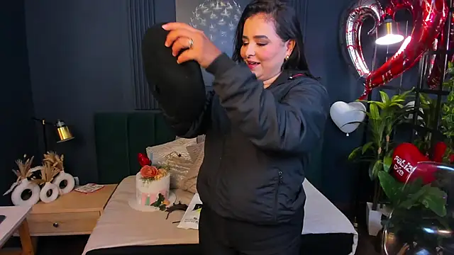 taylor bennet online show from 02-19-25, 12:11