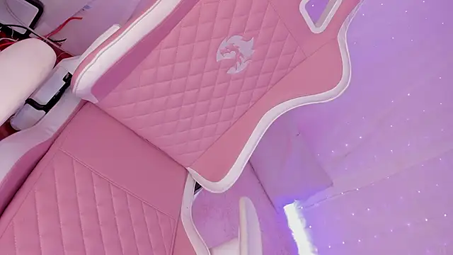 Snapshot of lili_taylor chatting on 01-27-25, 02:13 lili taylor online show from 01-27-25, 02:13