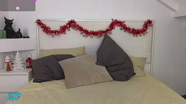 Snapshot of Eva_Rogers_ chatting on 01-06-25, 12:24 Eva Rogers  online show from 01-06-25, 12:24